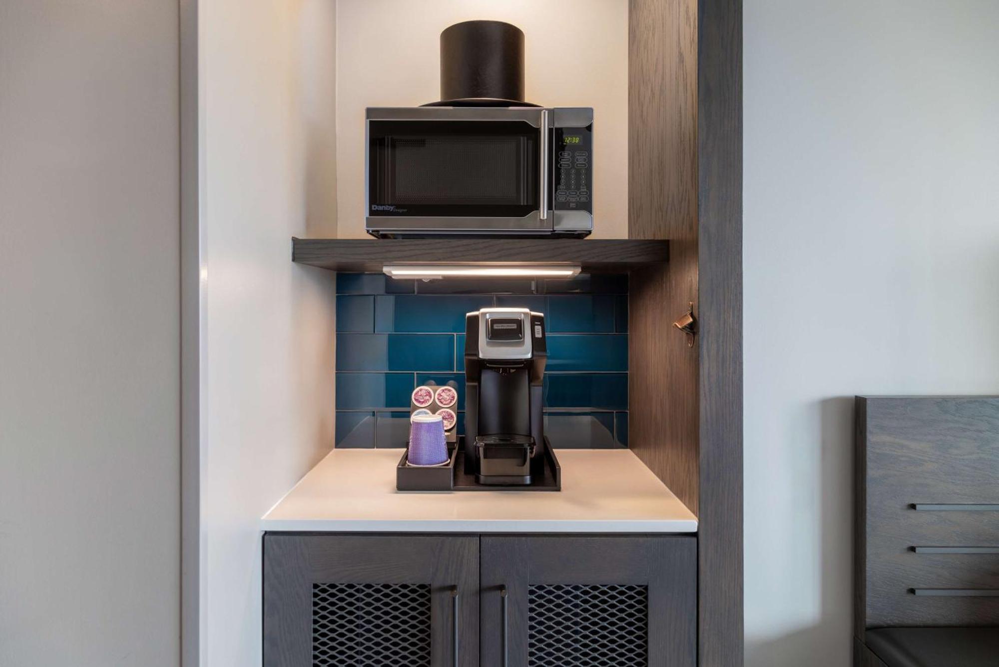 Hilton Garden Inn Фредериктон Экстерьер фото