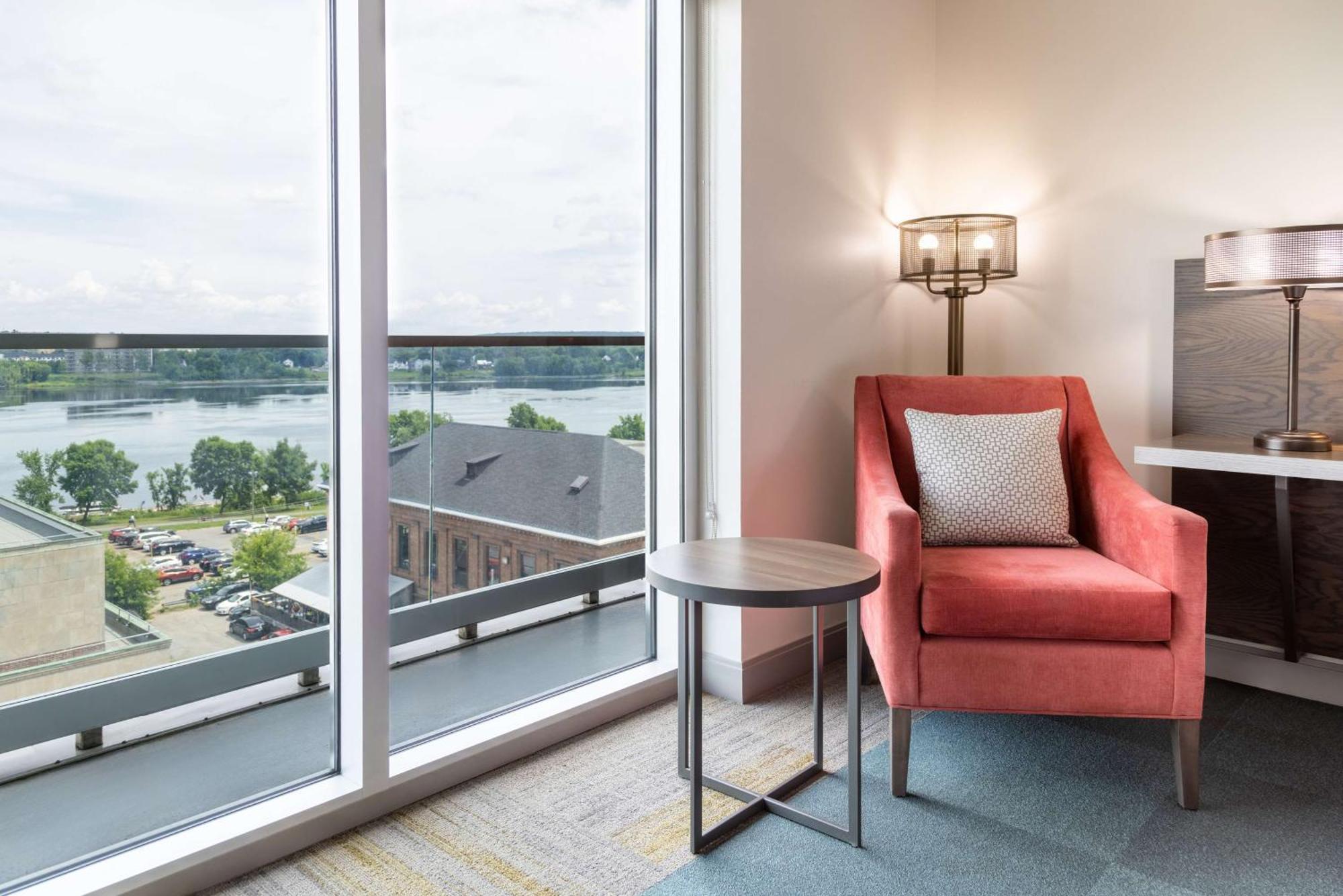 Hilton Garden Inn Фредериктон Экстерьер фото