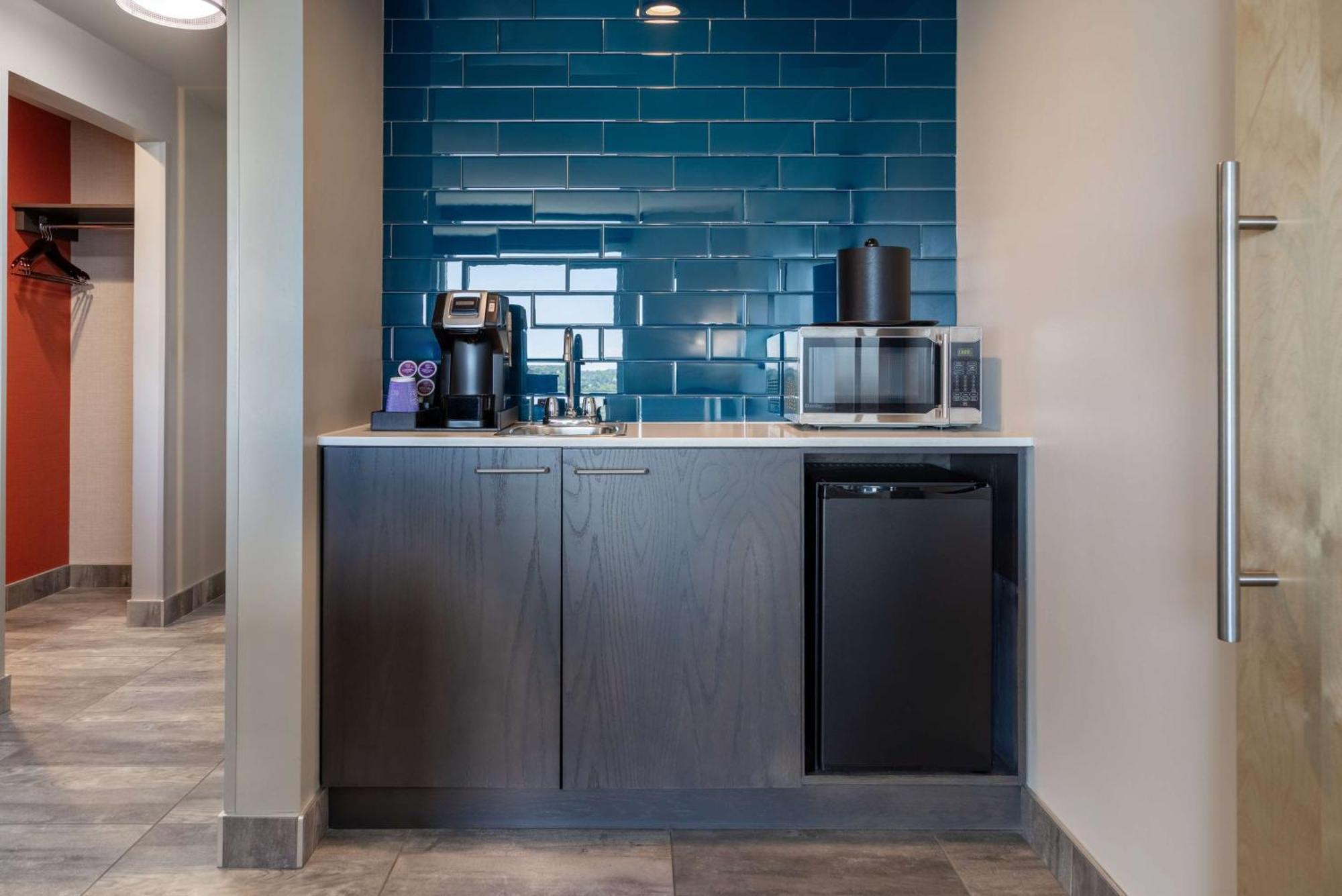 Hilton Garden Inn Фредериктон Экстерьер фото